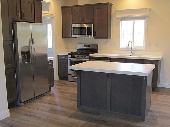 Another view of the kitchen.