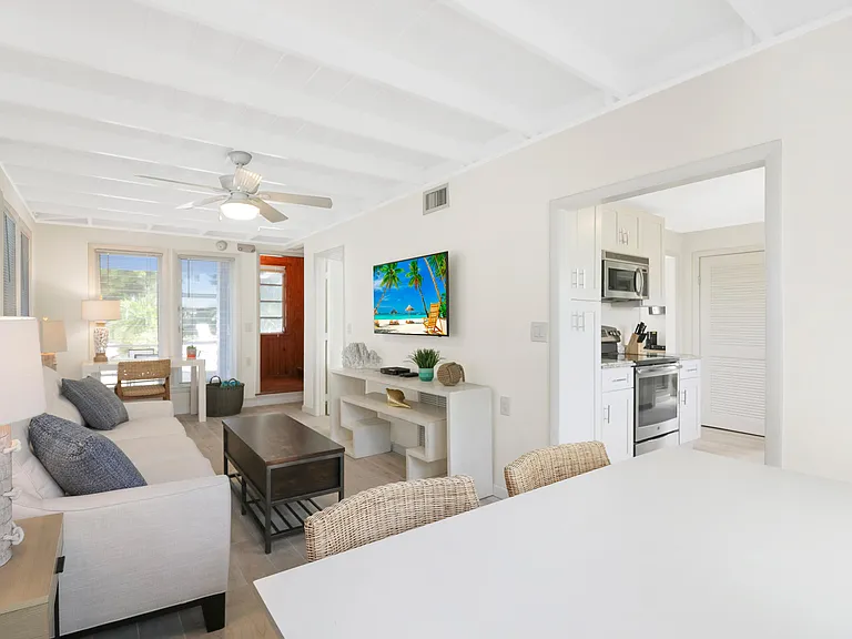 53 Barry Ave — Photo 13