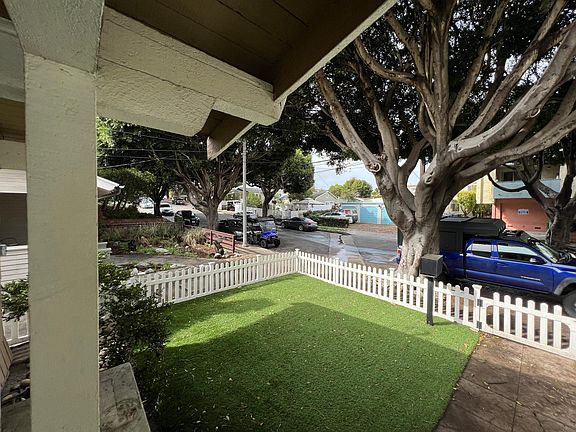 3rd image of 520 Ashland Ave