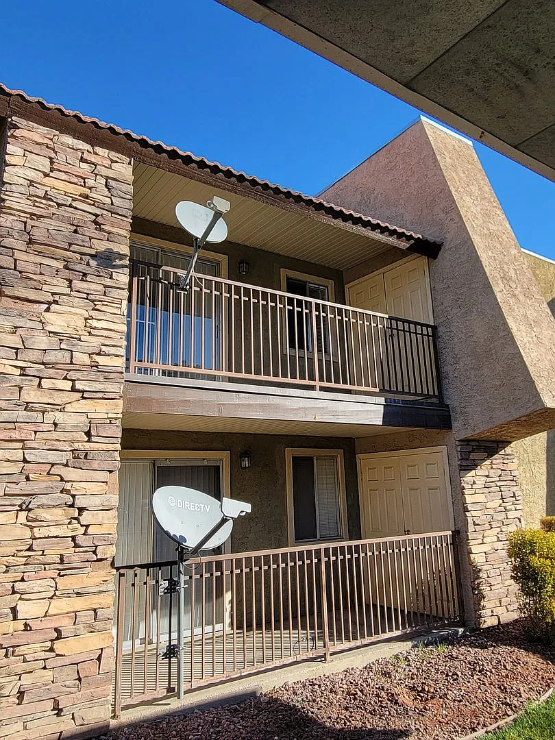 Bella Villa Guard Gated Condo — Photo 3