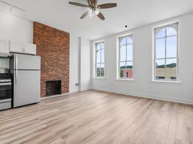 2304 1/2 E Carson Street, 3