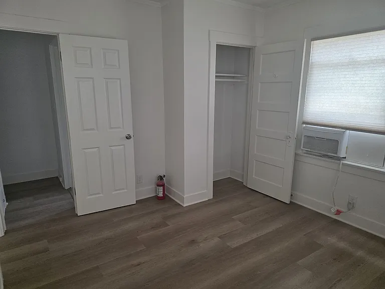 85 S Grand Oaks Ave — Photo 16