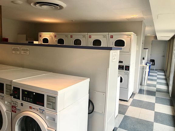 5th image of 4343 N Clarendon Ave APT 2105