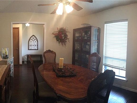 5th image of 404 E Grubb Dr