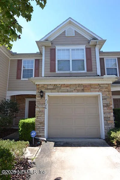 3 bed, 2.5 bath, 1456 sqft, $1,795 — Photo 1