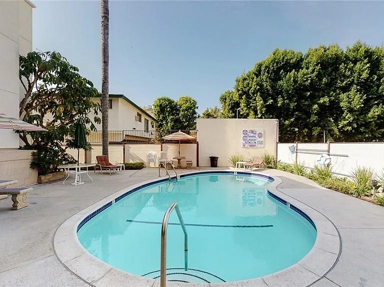 12801 Moorpark St #103 — Photo 28