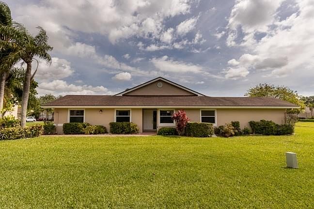 1st image of 5200 W Lakes Dr #0