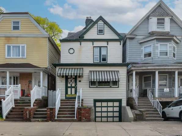 16 E 42nd St, Bayonne, NJ 07002