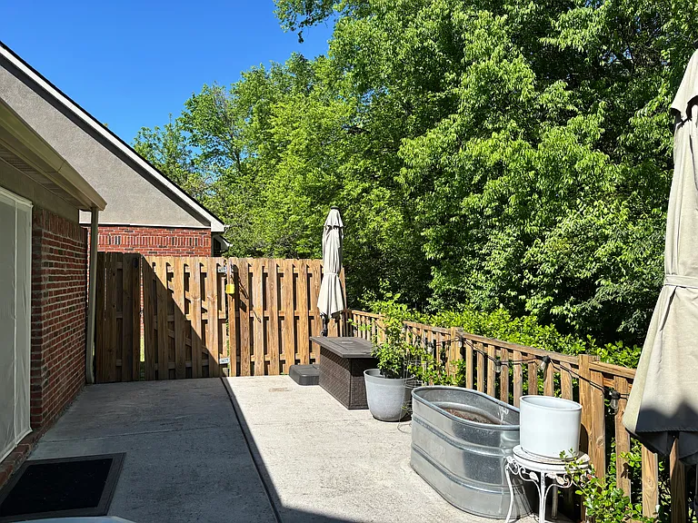 528 Farragut Commons Dr — Photo 22