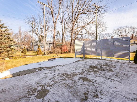 5th image of 182 W Washington St