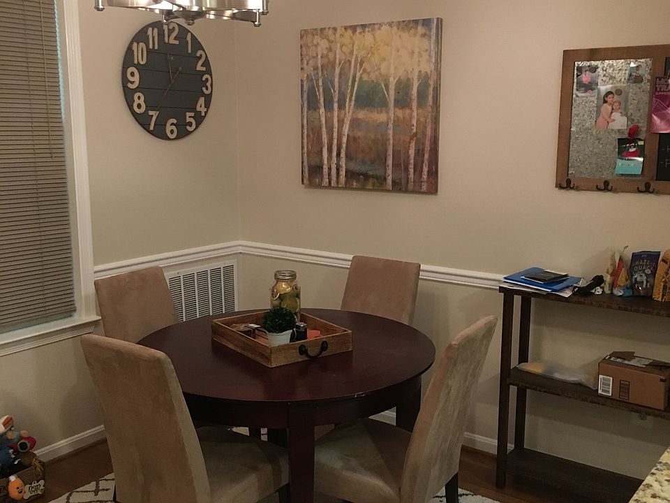 Dining area w/furniture