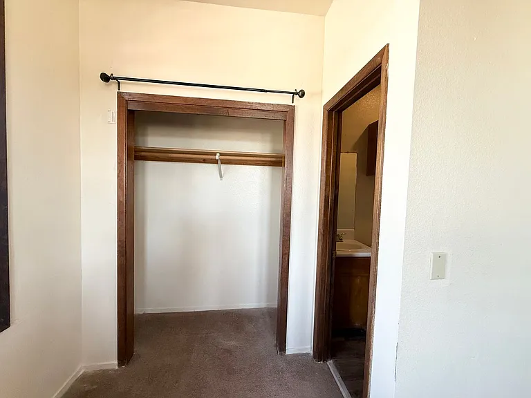 1561 N Van Ness Ave — Photo 4
