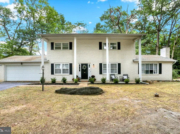 105 Hickory Rd, Carlisle, PA 17015