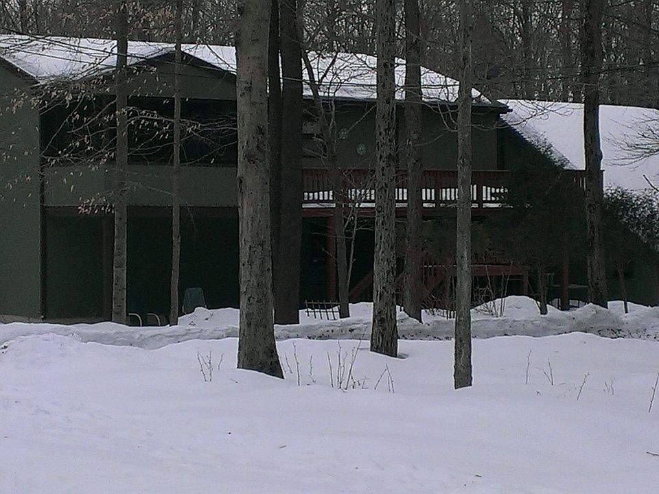 SPACIOUS 2 Story HOME! 