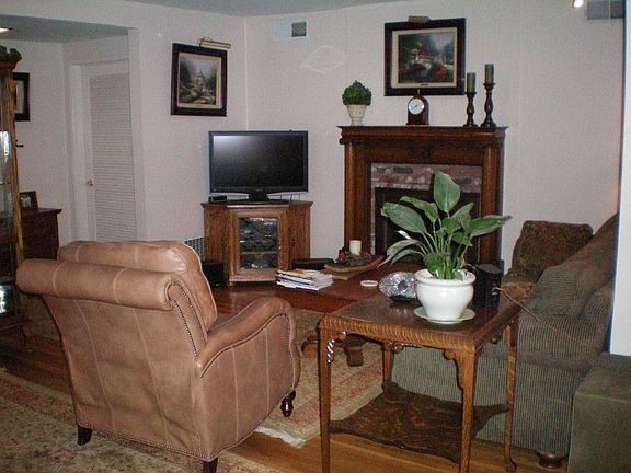Living Room with fireplace