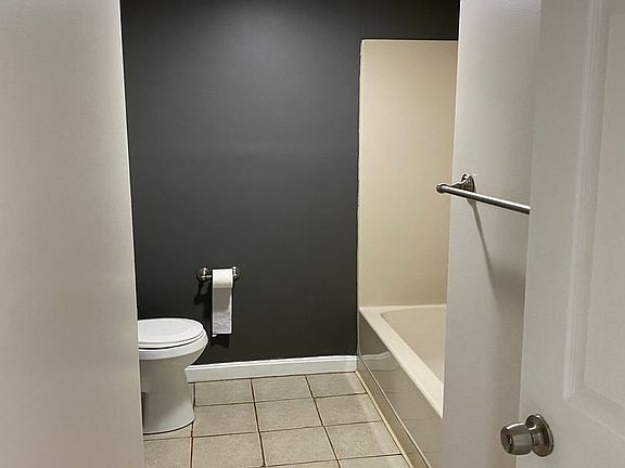 3rd image of 1710 N Main St APT 2