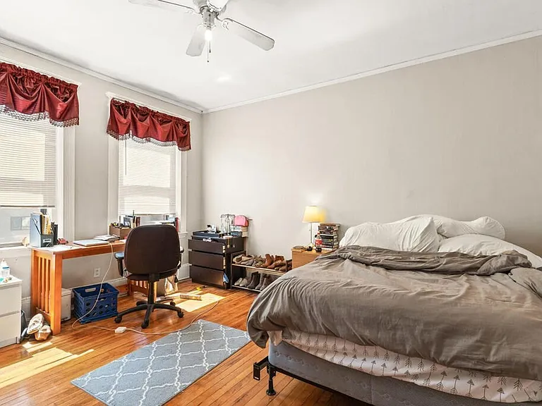 28 Glenville Ave #8 — Photo 4