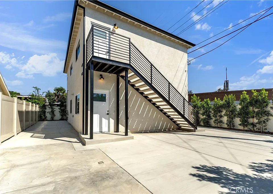 4698 Kraft Ave