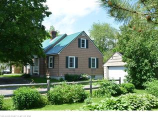 27 Maple St, Houlton, ME 04730
