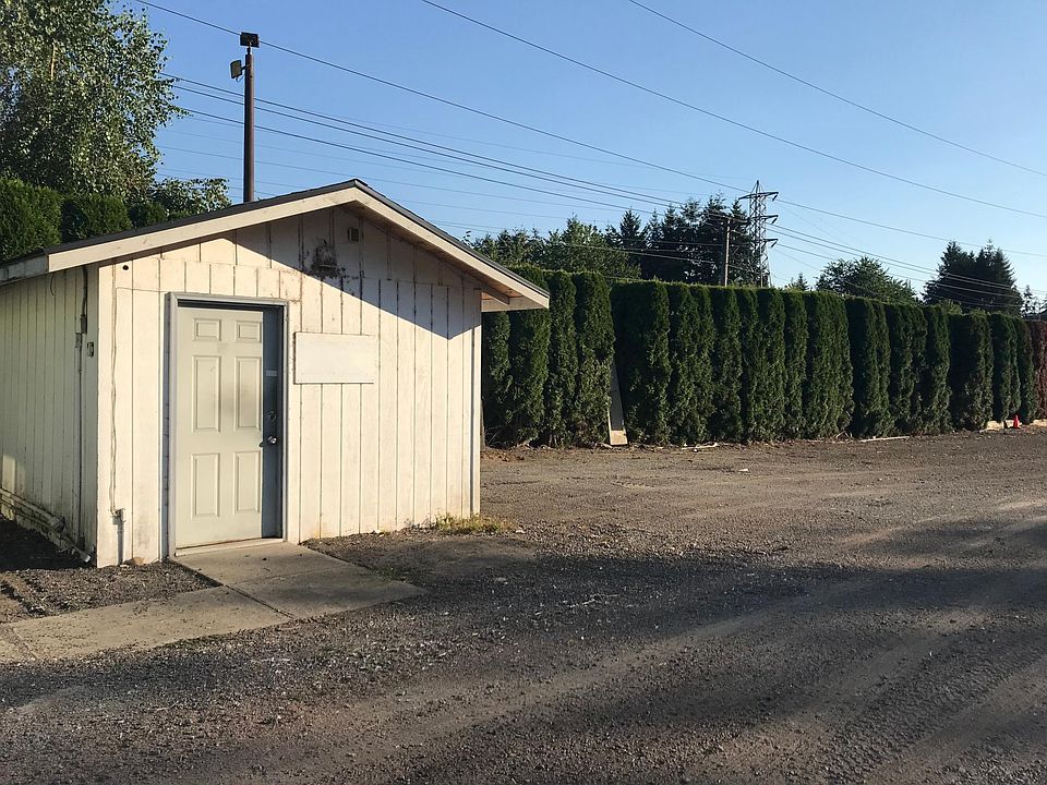 2nd image of 5140 SE Circle Ave