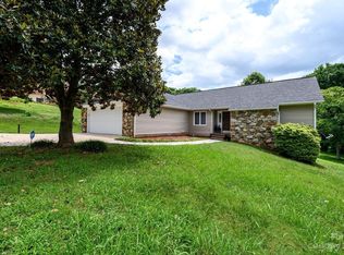 6011 Willowbottom Rd, Hickory, NC 28602