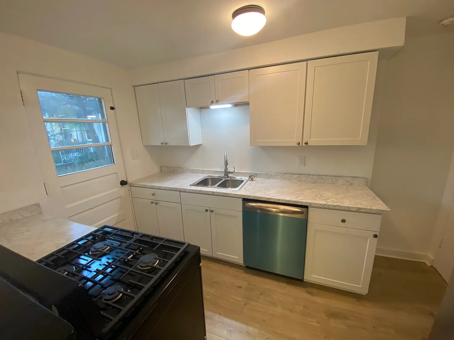 2 bed, 1000 sqft, $1,250 — Photo 1