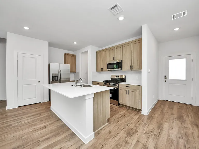 1918 Olivos St — Photo 11