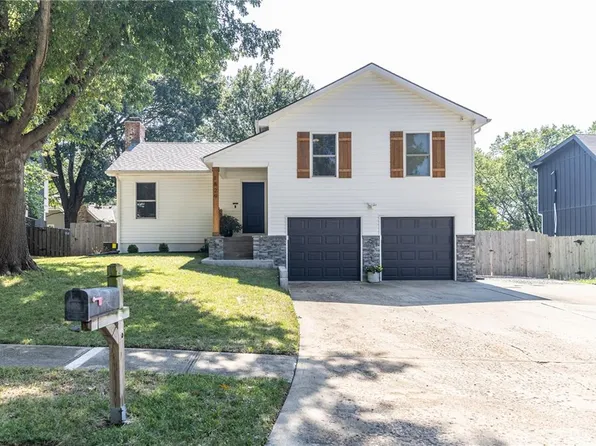 1829 E 152nd Cir, Olathe, KS 66062