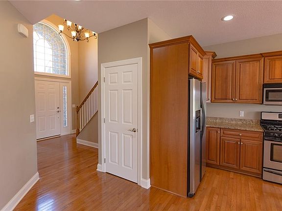 3rd image of 202 Prestwick Ct