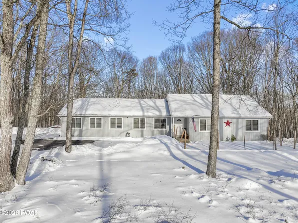 137 Friendship Dr, Hawley, PA 18428