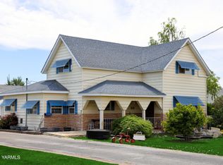 512 E Charron Rd, Moxee, WA 98936