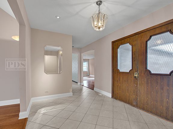 3rd image of 2204 N Dryden Ln