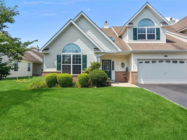 1 Tina Lane #1, Mount Sinai, NY 11766