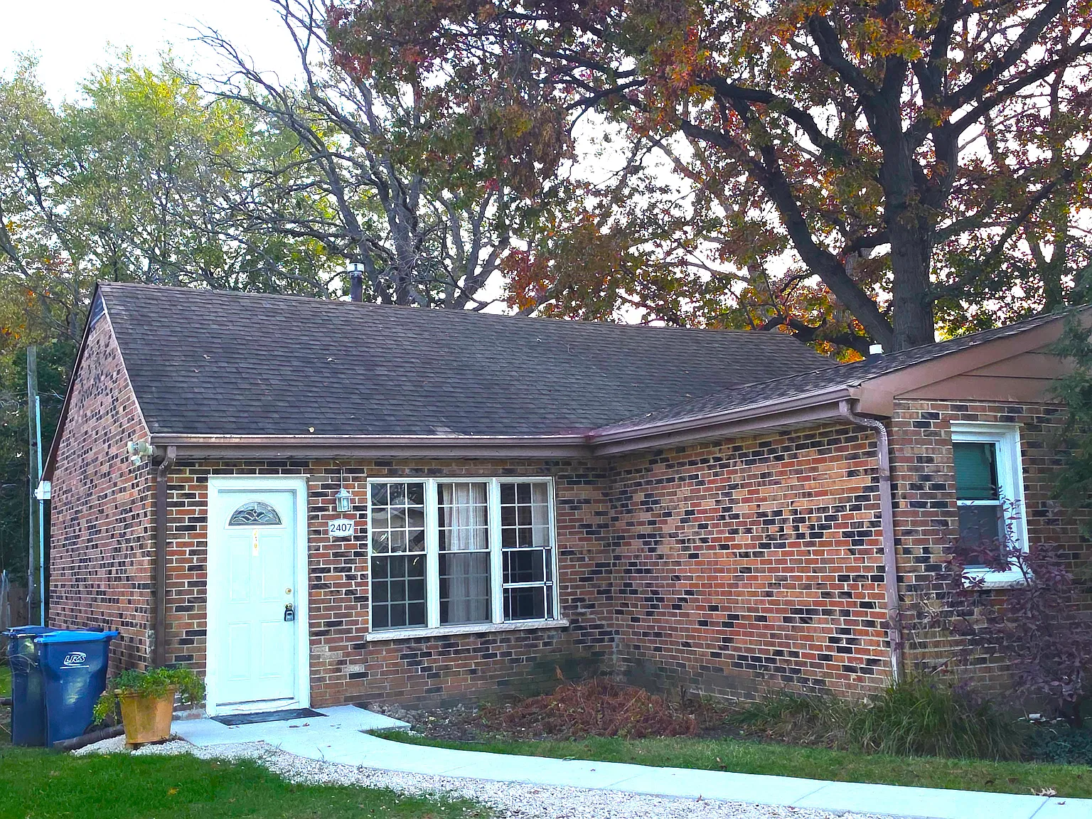 3 bed, 948 sqft, $2,000 — Photo 2