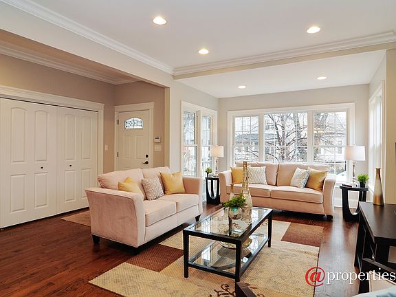 Foyer/Living Room