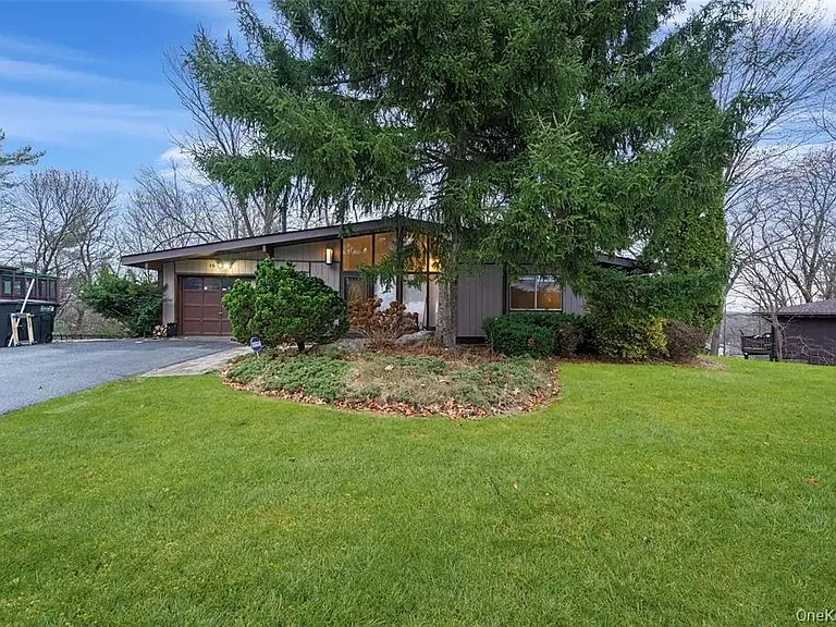 15 Gerardine Pl — Photo 1