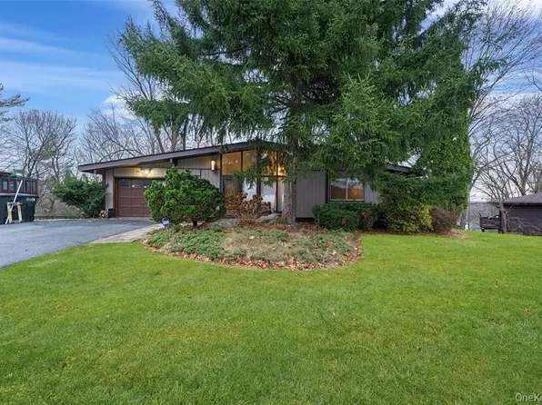 15 Gerardine Pl, New City, NY 10956
