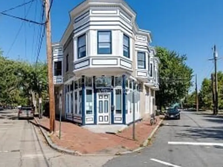 300 W Clay St — Photo 2