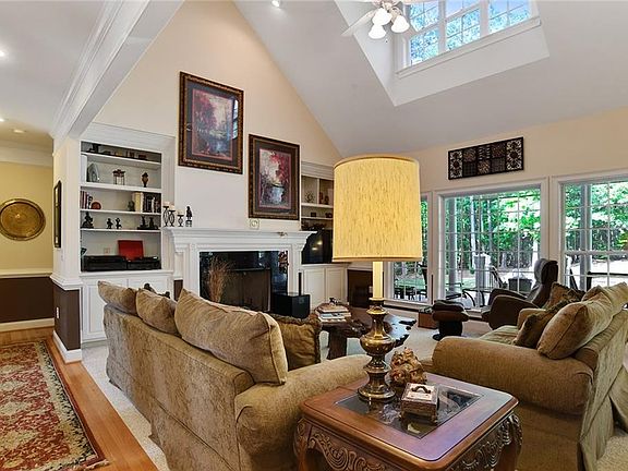 5th image of 2720 Millside Dr SE