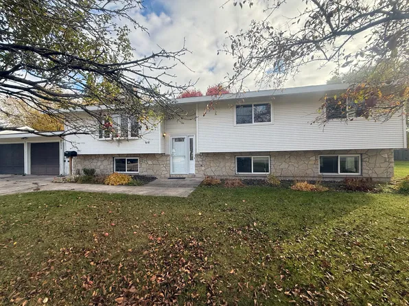 1511 Young St, Sault Sainte Marie, MI 49783