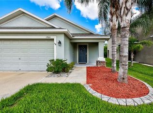 1960 Hawks View Dr, Ruskin, FL 33570