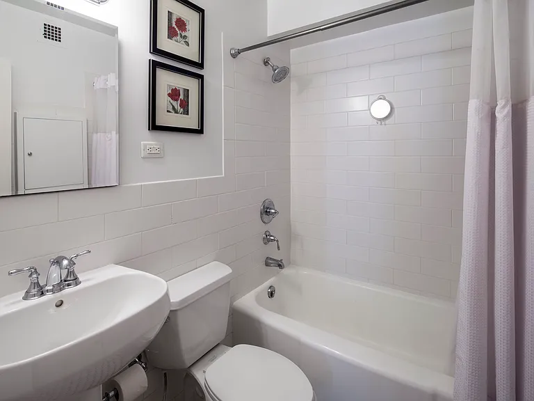 136 E 56th St #14D — Photo 6