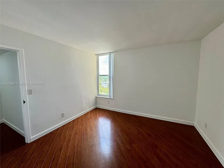 2020 NE 135th St #810 — Photo 31