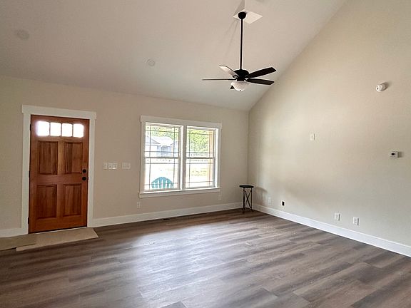 3rd image of 1143 Bell Loop