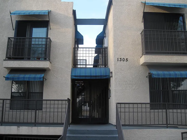 1305 Stanley Ave #11 — Photo 3