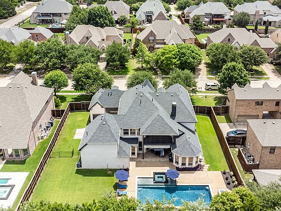 2nd image of 1327 Twin Knoll Dr