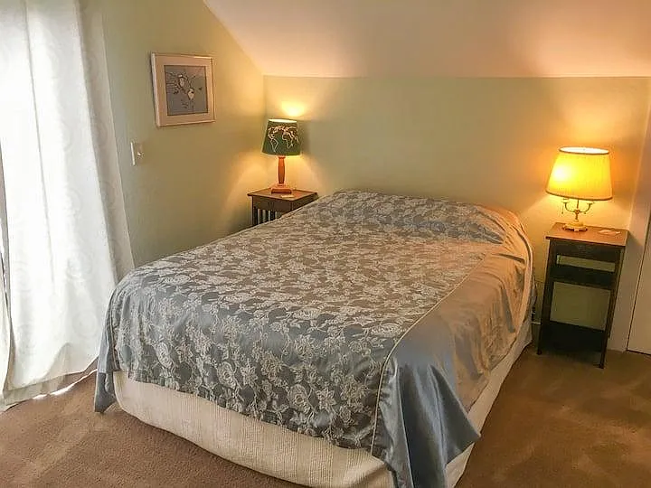 Queen sized bed.
