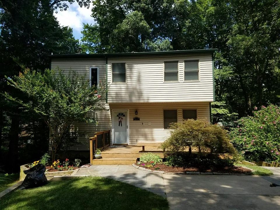 beautiful, wooded setting on quiet cul-de-sac