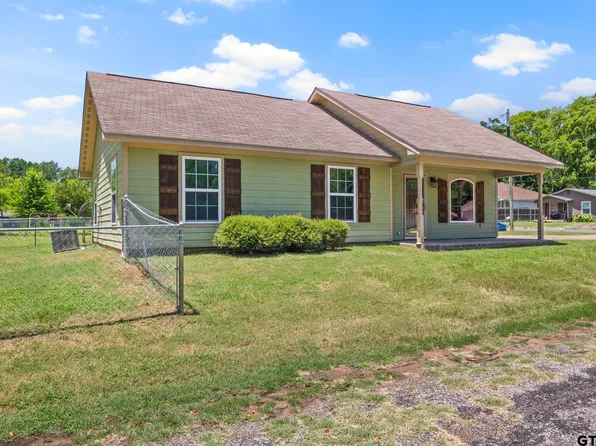 912 E 9th St, Mount Pleasant, TX 75455