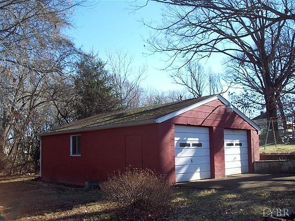 2nd image of 906 Westview Dr